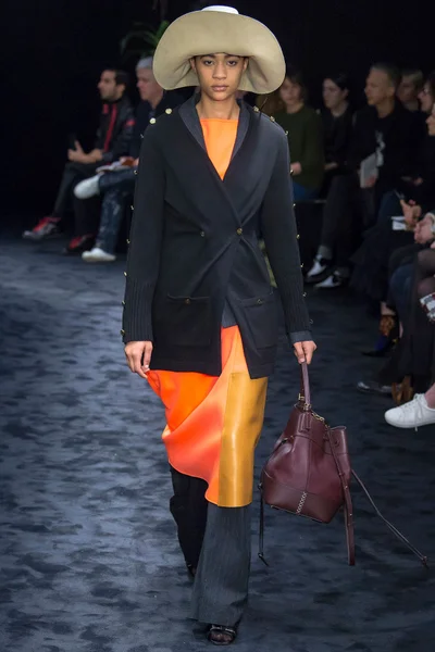 Look 11